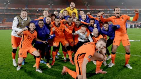 胡梅尔斯道歉，罗马欧联杯淘汰引发争议